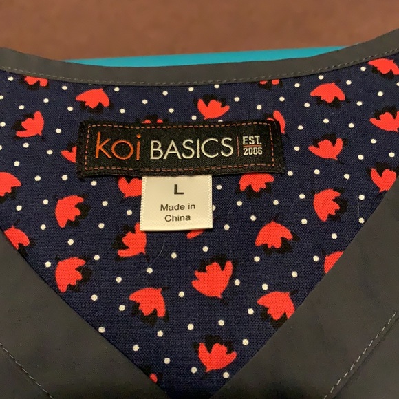 Women’s like new without tags large scrub top - Picture 2 of 4